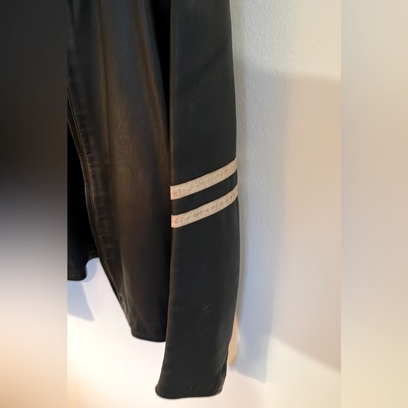 Men’s vintage leather jacket with white stripes. - Picture 3 of 16
